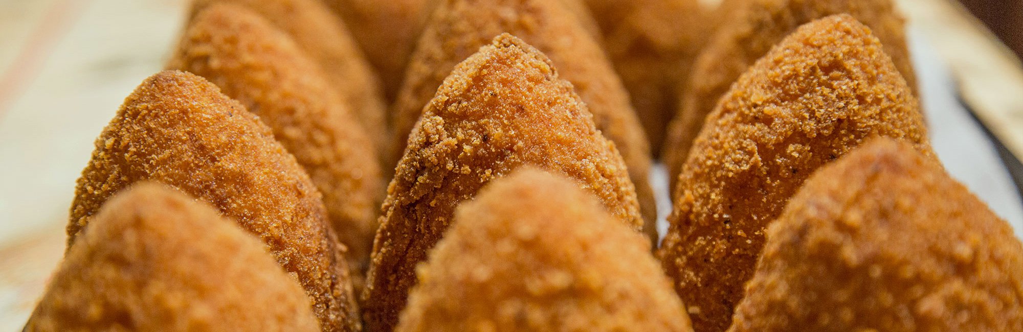 arancino siciliano,arancini siciliani,arancino arancina,arancino ricetta,arancino al burro,arancino ragù,arancini al ragù,arancino catanese ricetta,arancino fatto in casa,come fare l'arancino, come fare un arancino,arancina o arancino,arancino riso,arancino suppli,arancino spinaci, macchina arancini, macchine arancini, stoccoimpianti,stocco impianti