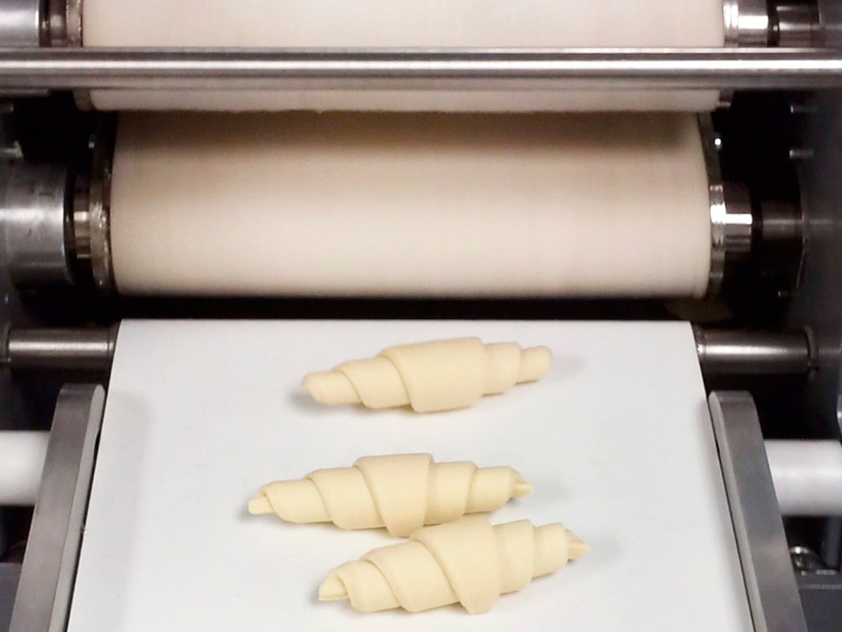 macchina da croissant,linea croissant,macchine croissant,linee per croissant,croissant vuoti,macchine per cornetti,produzione di croissant,produzione di cornetti,stoccoimpianti, stocco impianti